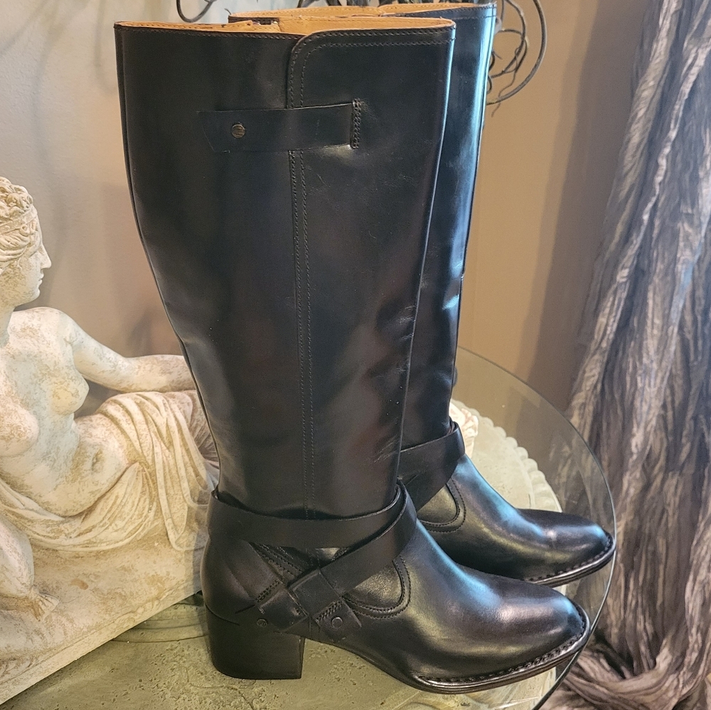 Ugg Bandara Knee High Leather Boots in Black Ugg sn 1095056. #483 - Picture 9 of 14
